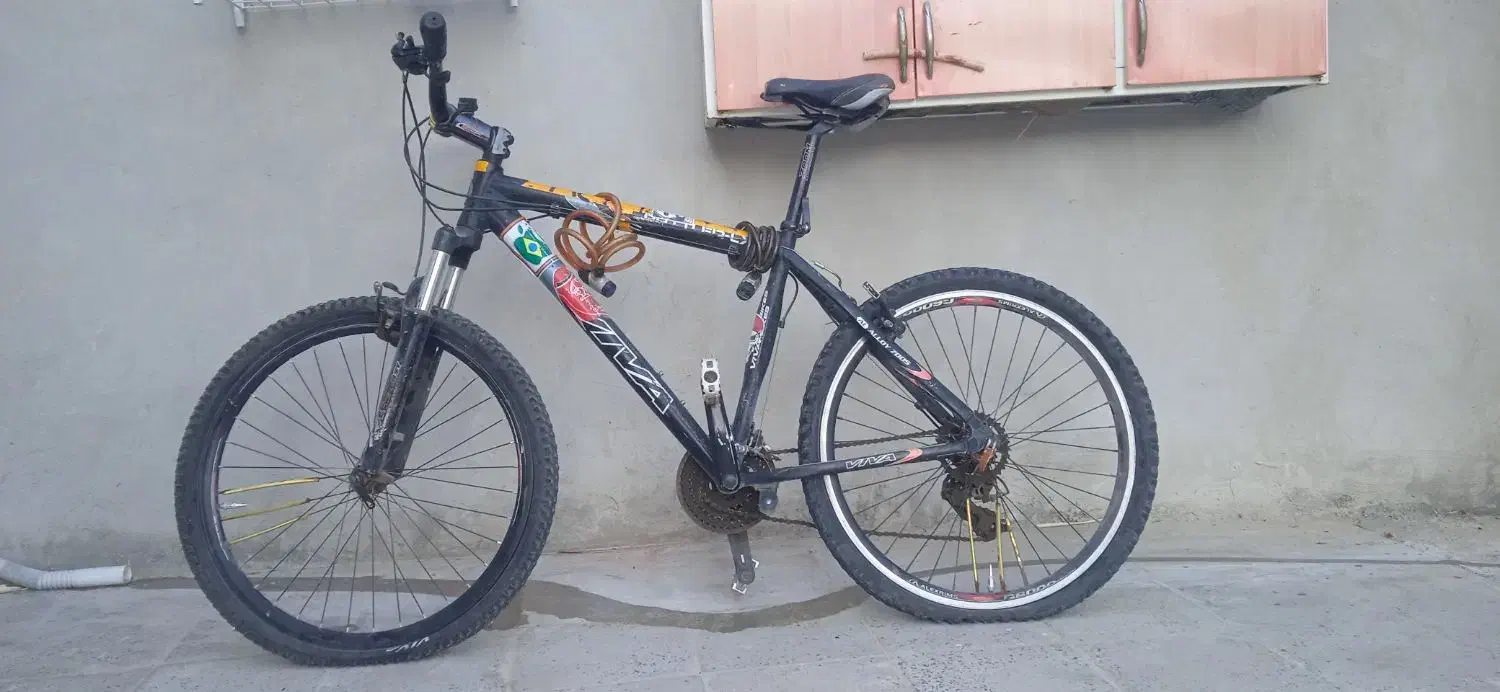 3عدد دوچرخه|دوچرخه، اسکیت، اسکوتر|ایوان, |دیوار