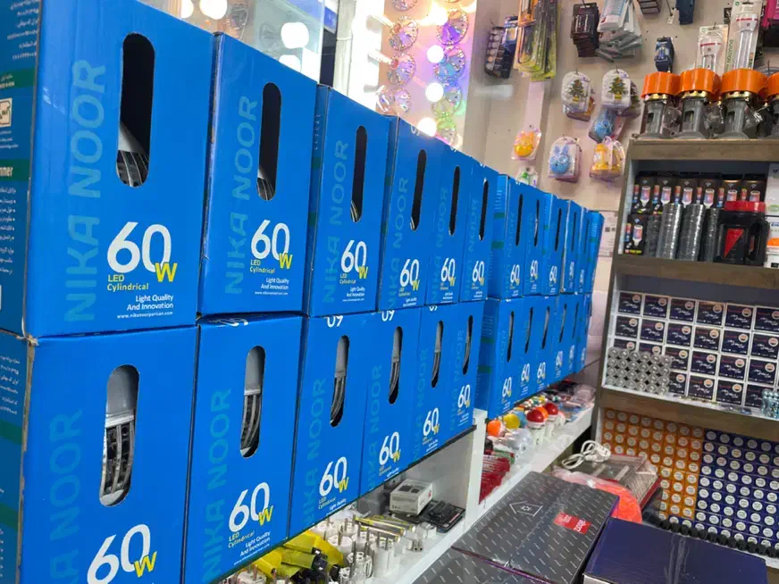 لامپ ۶۰ ات نیکا نور دارای هیت سینک ۱۸ ماه گارانتی|لامپ و چراغ|ملایر, |دیوار