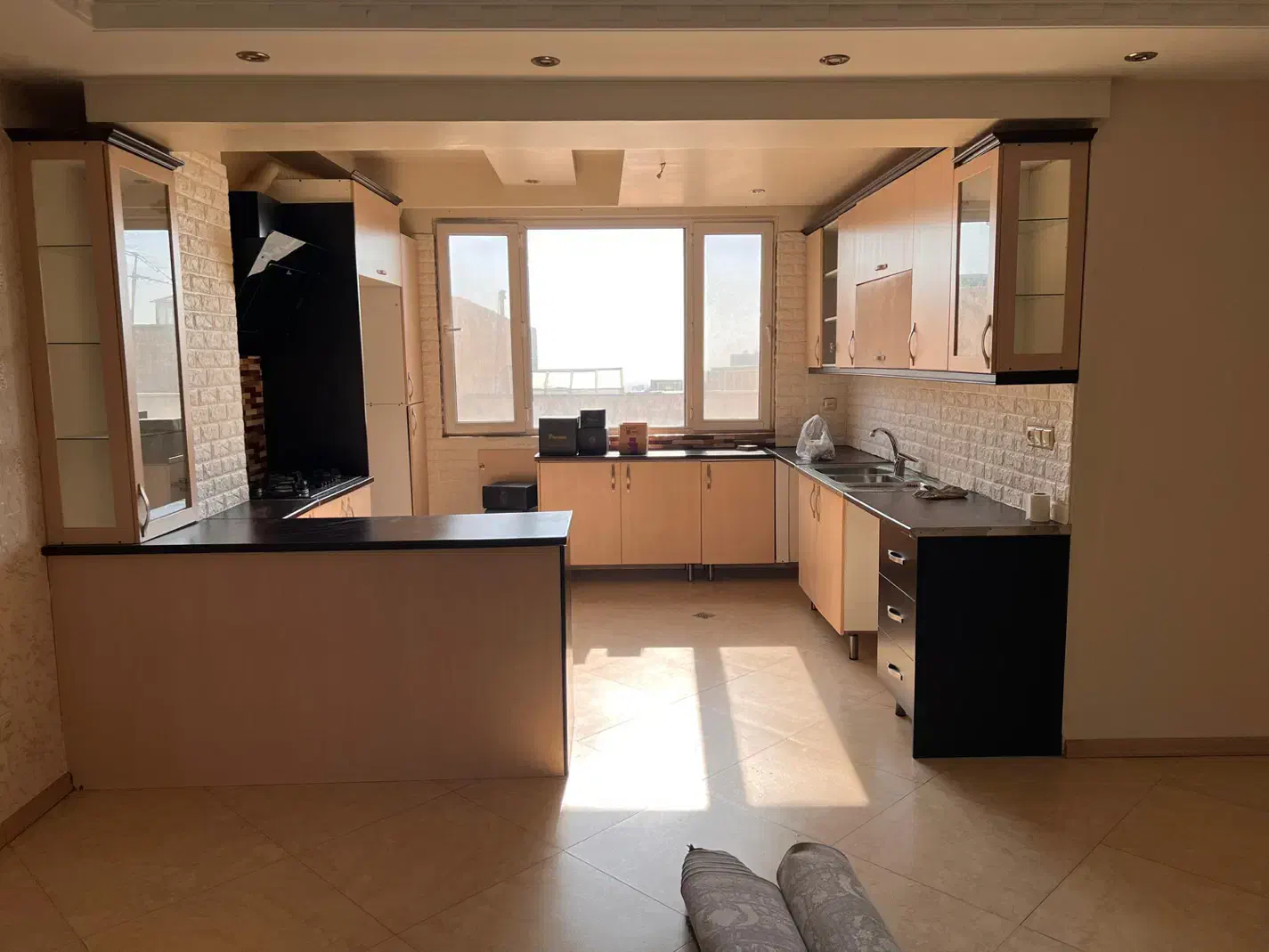 مرزداران آریافر ۹۵ متر ۶ساله بسیار شیک رهن و اجاره