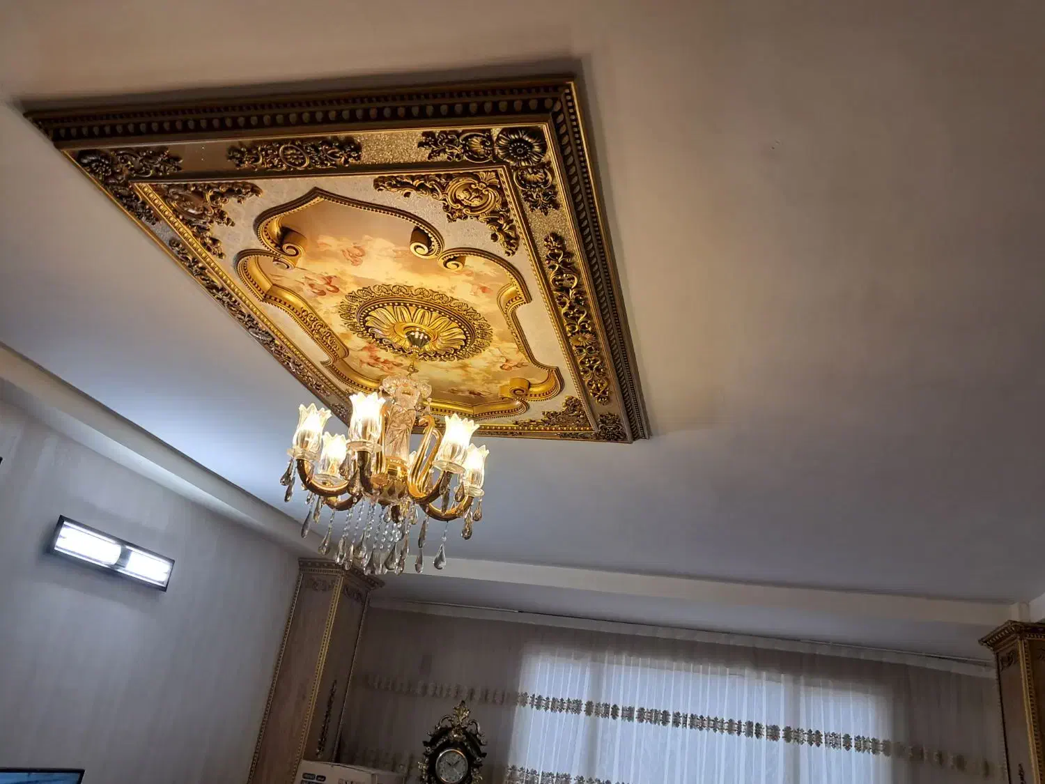 لوستر ۶ شاخه طلایی قیمت۶/500 مقطوع|لوستر و چراغ آویز|سبزوار, پاسداران|دیوار