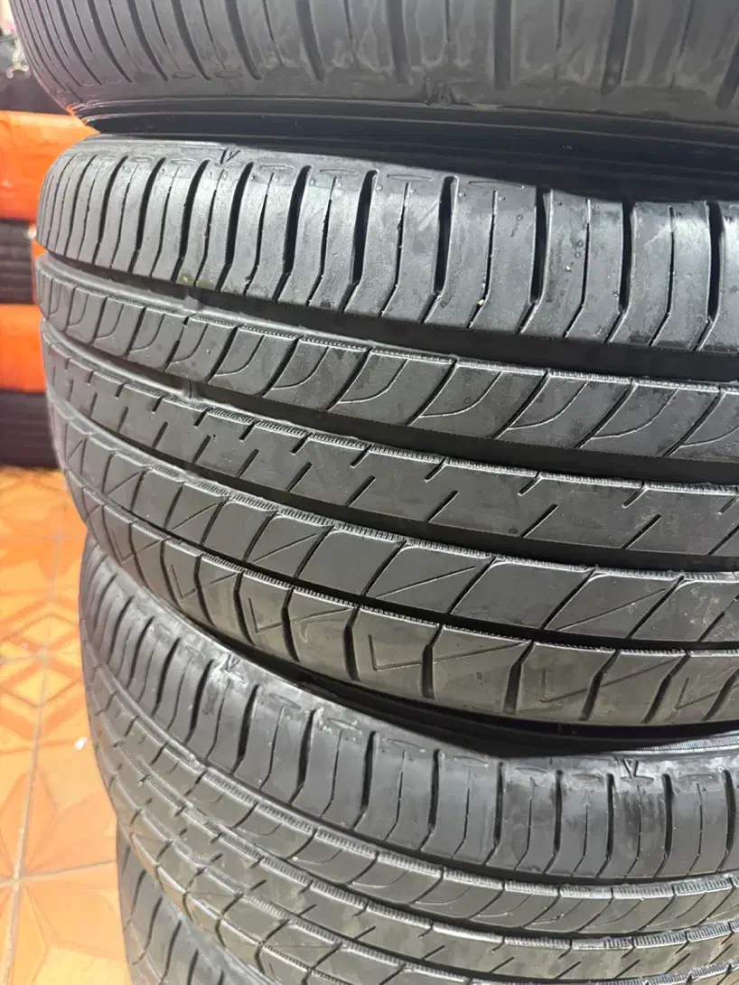 لاستیک دانلوپ ژاپن ۲۲۵.۵۰.۱۷|قطعات یدکی و لوازم جانبی|یزد, |دیوار