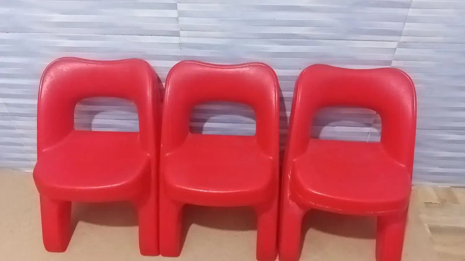 میز صندلی قرمز رنگ کودک|تخت و صندلی بچه|ورامین, ریحان آباد|دیوار