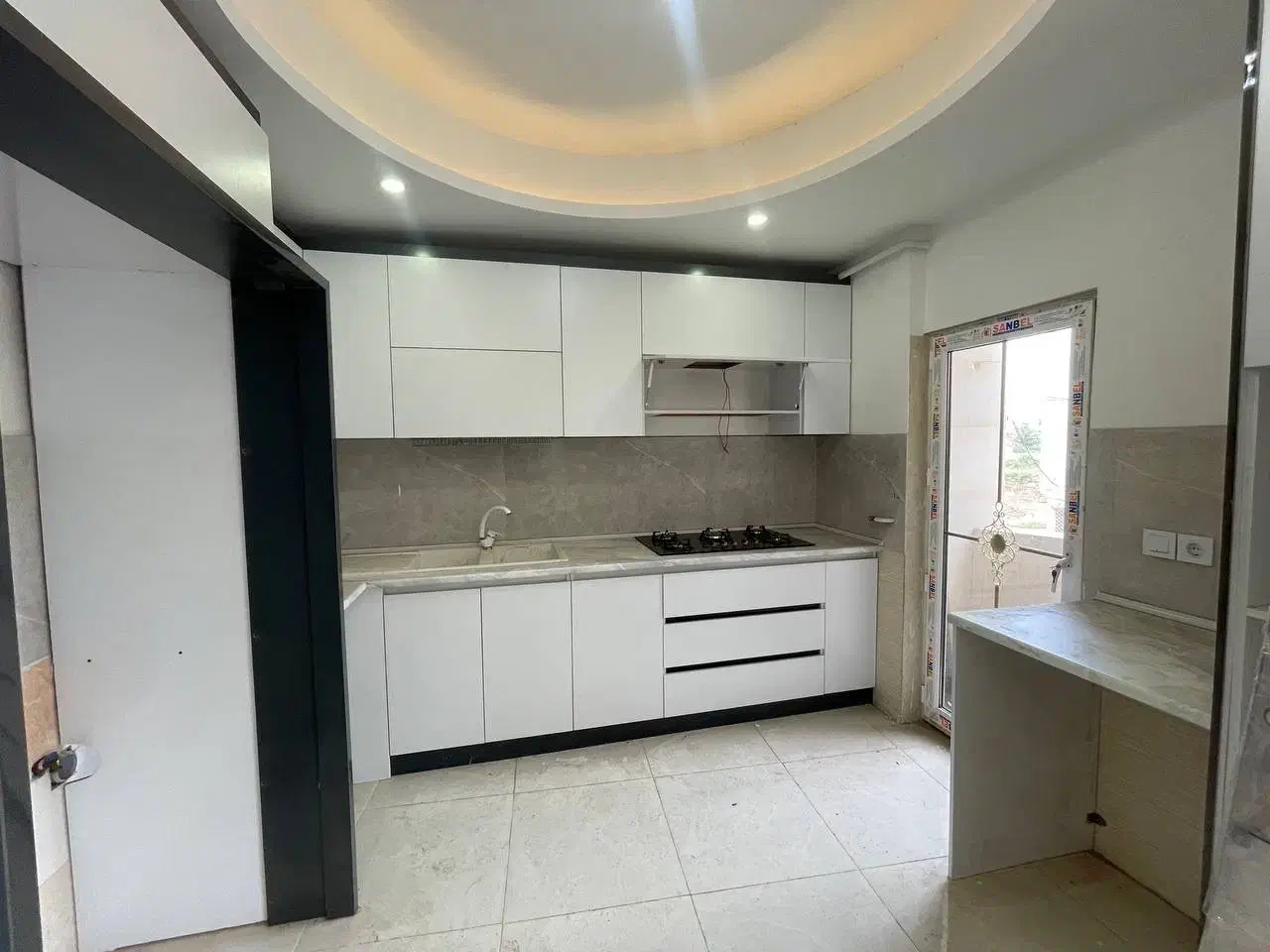 رهن واحد ۱۰۰ متری بهترین لوکیشن|اجارهٔ آپارتمان|صومعه‌سرا, |دیوار