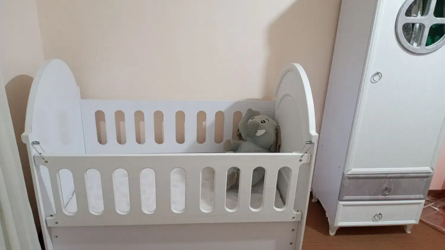 تخت وکمد کودک|تخت و سرویس خواب|همدان, |دیوار