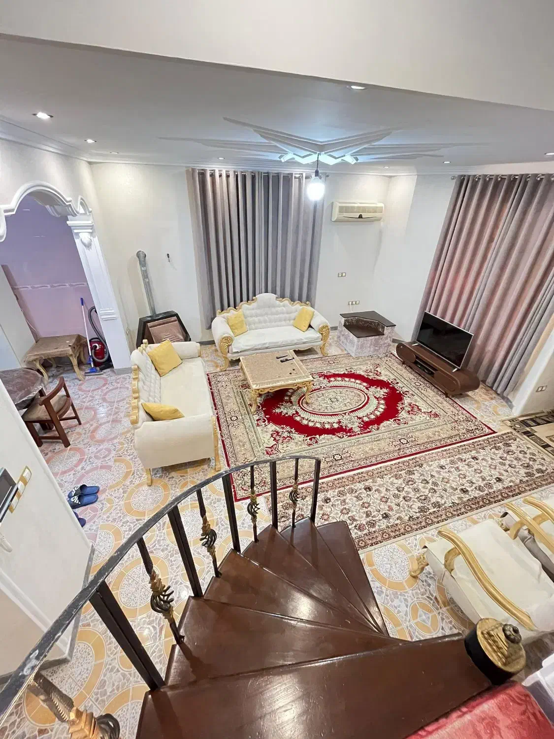 ویلاسه خوابه استخر بزرگ بسیار تمیز نوسازمیزبیلیارد|اجارهٔ کوتاه‌مدت ویلا و باغ|تنکابن, |دیوار