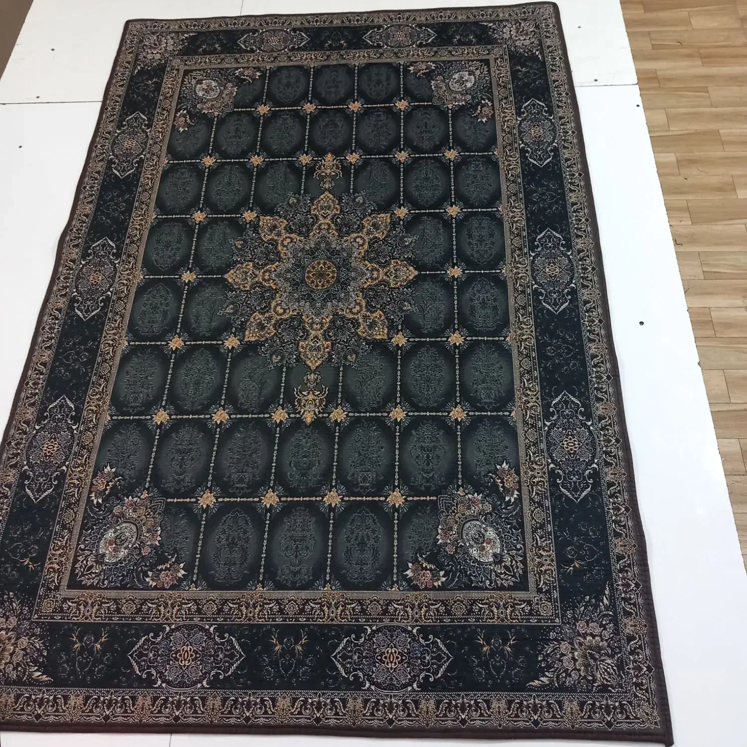 قالیچه|فرش|پاکدشت, حصار امیر|دیوار