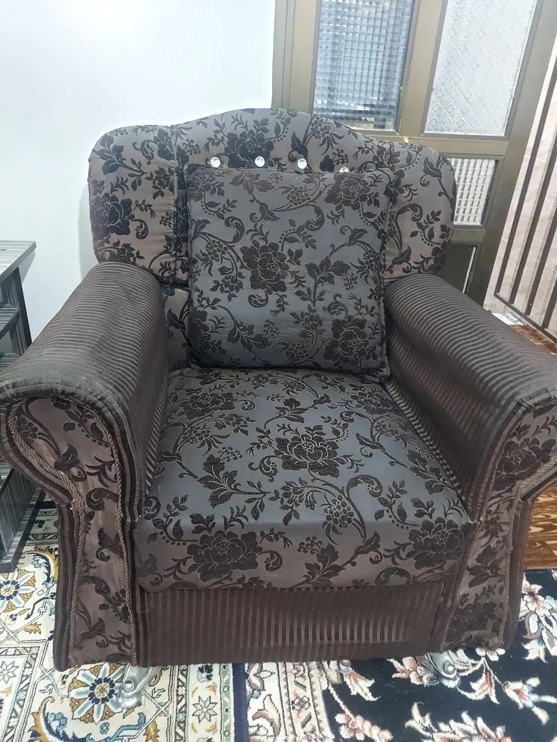 فروش فوری مبل راحتی ۷ نفره|مبلمان خانگی و میز عسلی|قائمشهر, |دیوار