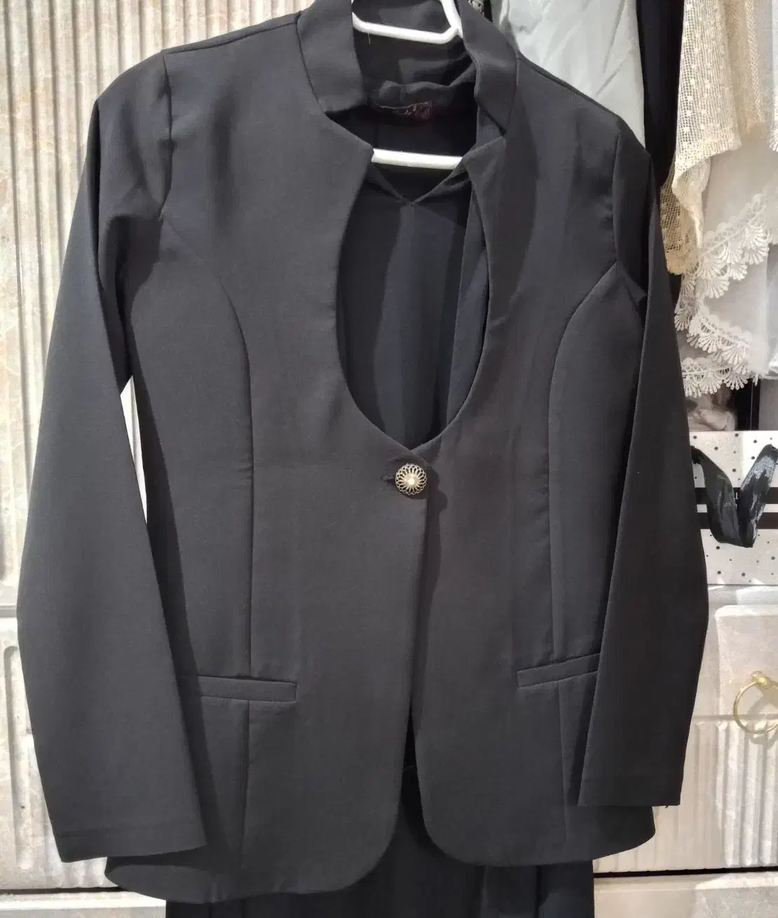 کت مشکی تک|لباس|تربتحیدریه, ترمینال|دیوار