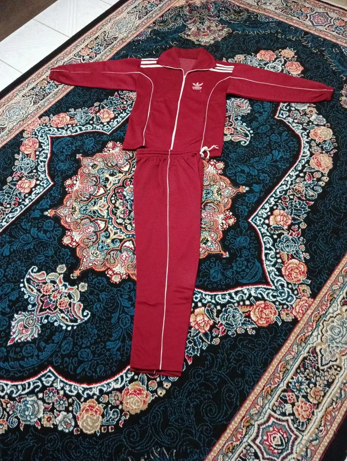 لباس ورزشی|لباس|آبیک, |دیوار
