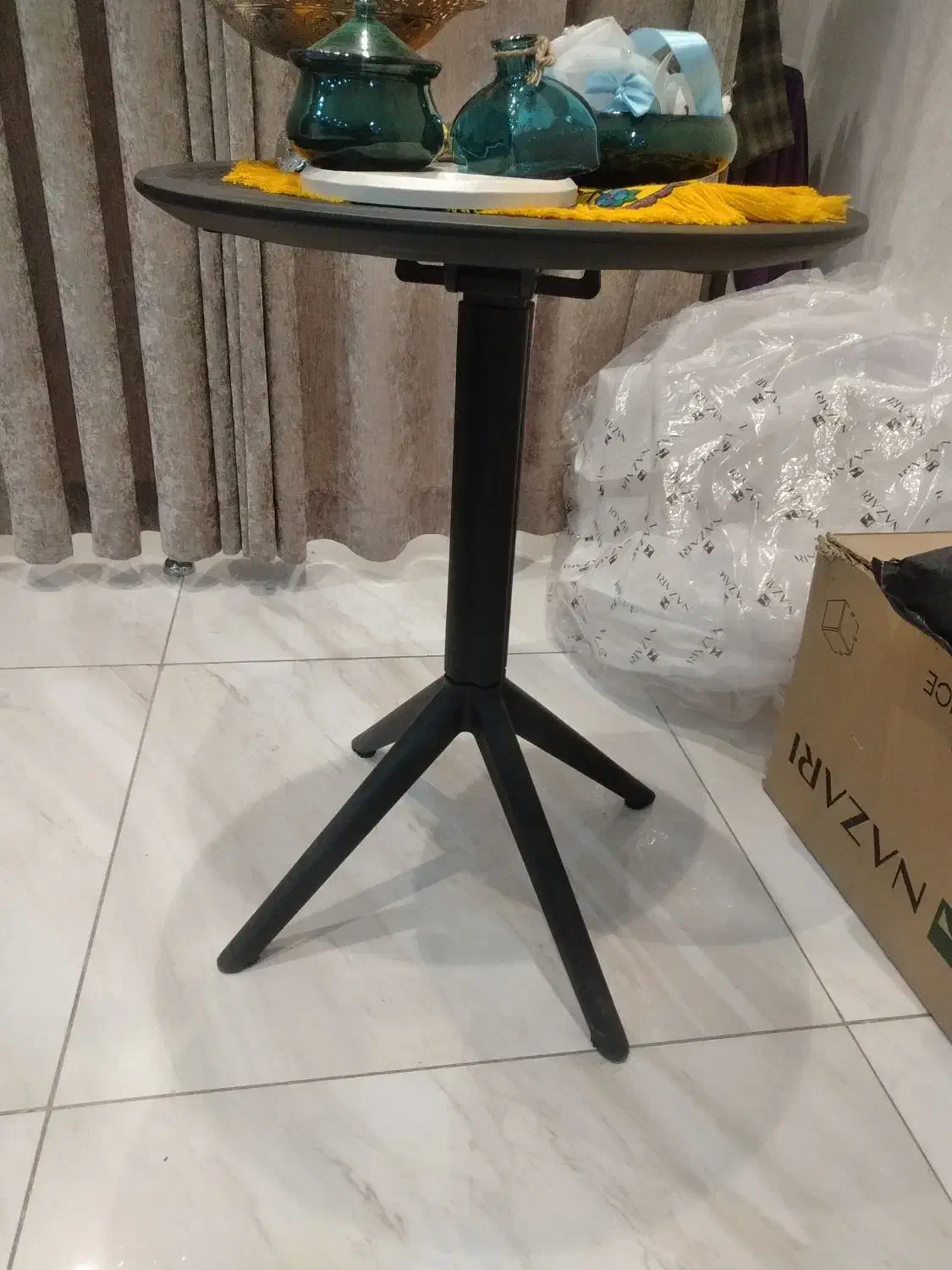 یک عدد میز تاشو گرد جنس خوب رنگ مشکی|میز و صندلی غذاخوری|کرمان, |دیوار