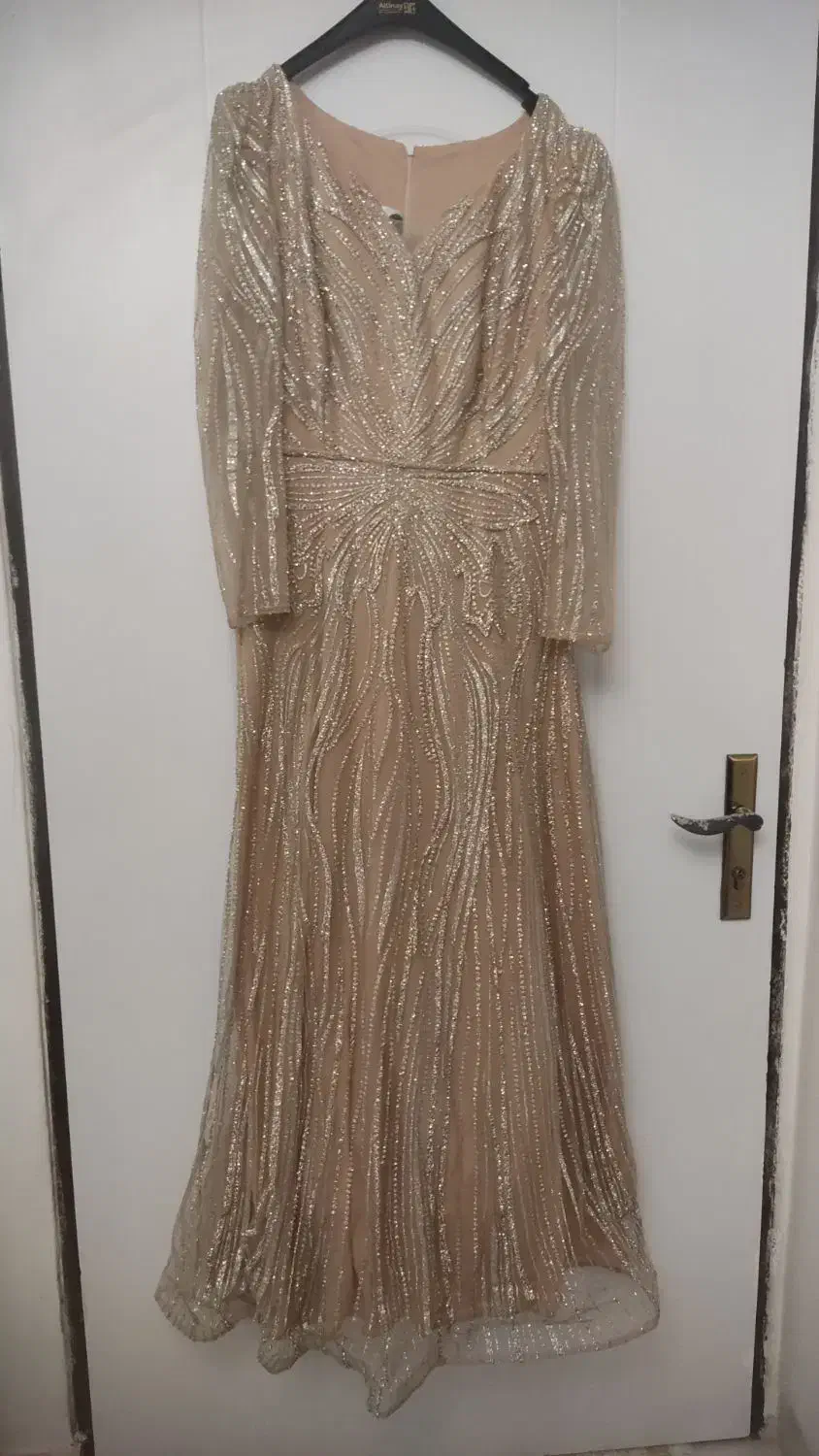 لباس مجلسی|لباس|رشت, فلسطین|دیوار