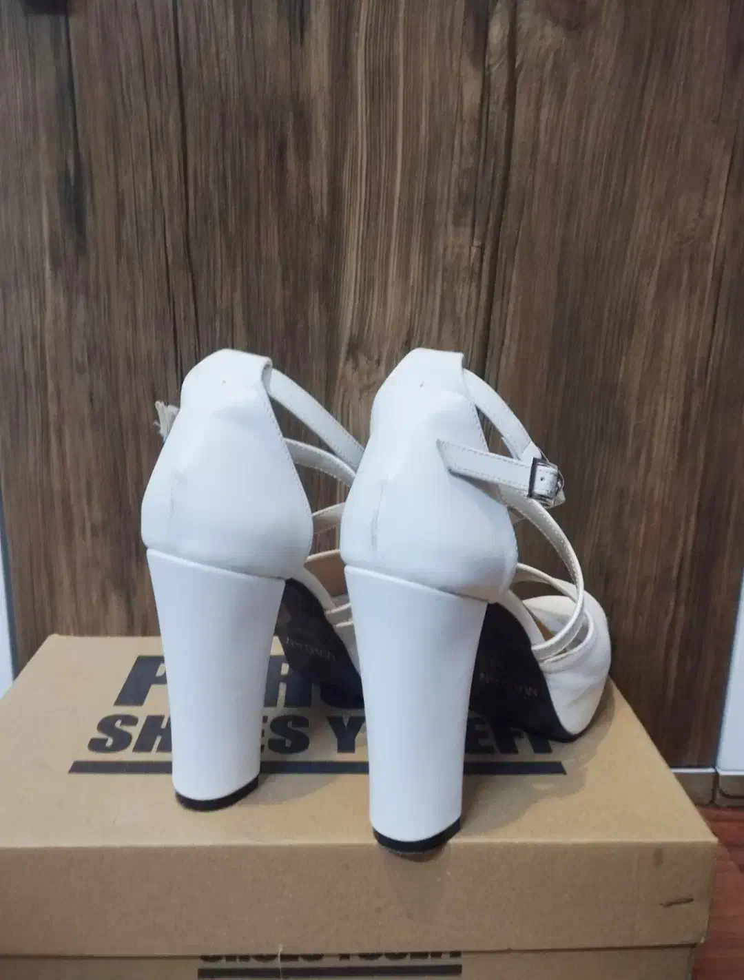 لباس عروس و عقد|لباس|ری, دیلمان|دیوار