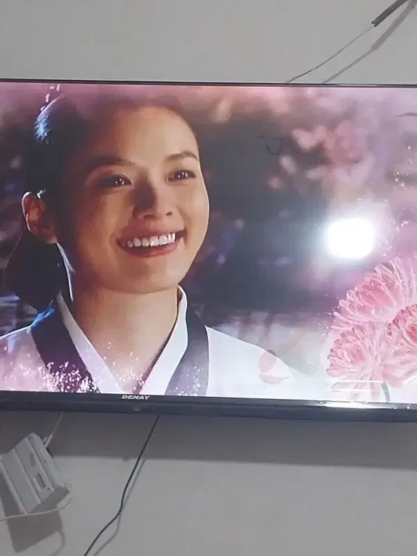 تلویزیون|تلویزیون و پروژکتور|آشخانه, |دیوار