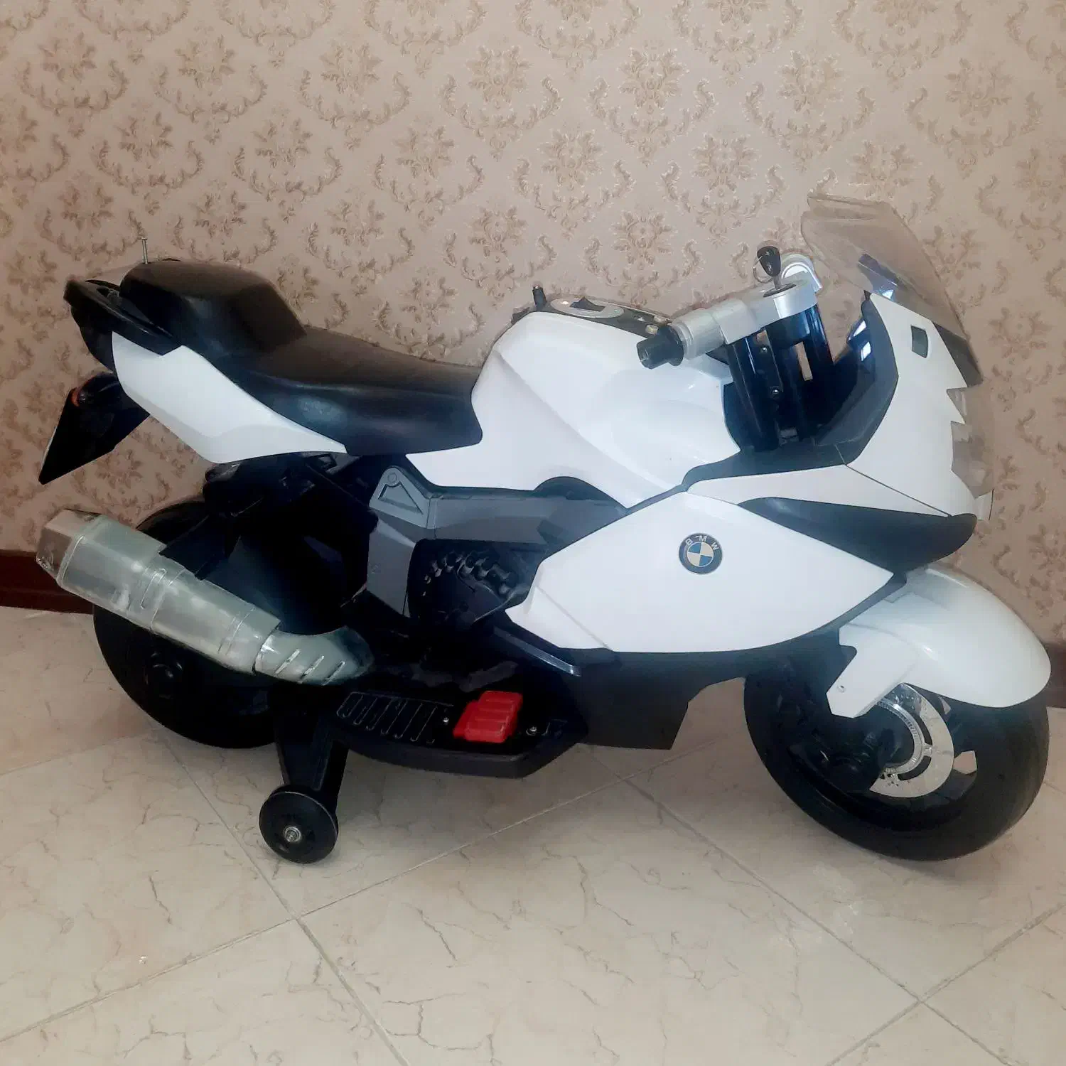 موتور شارژی موزیکال برندBMW (چک صیادی)ماشین شارژی|اسباببازی|یزد, |دیوار