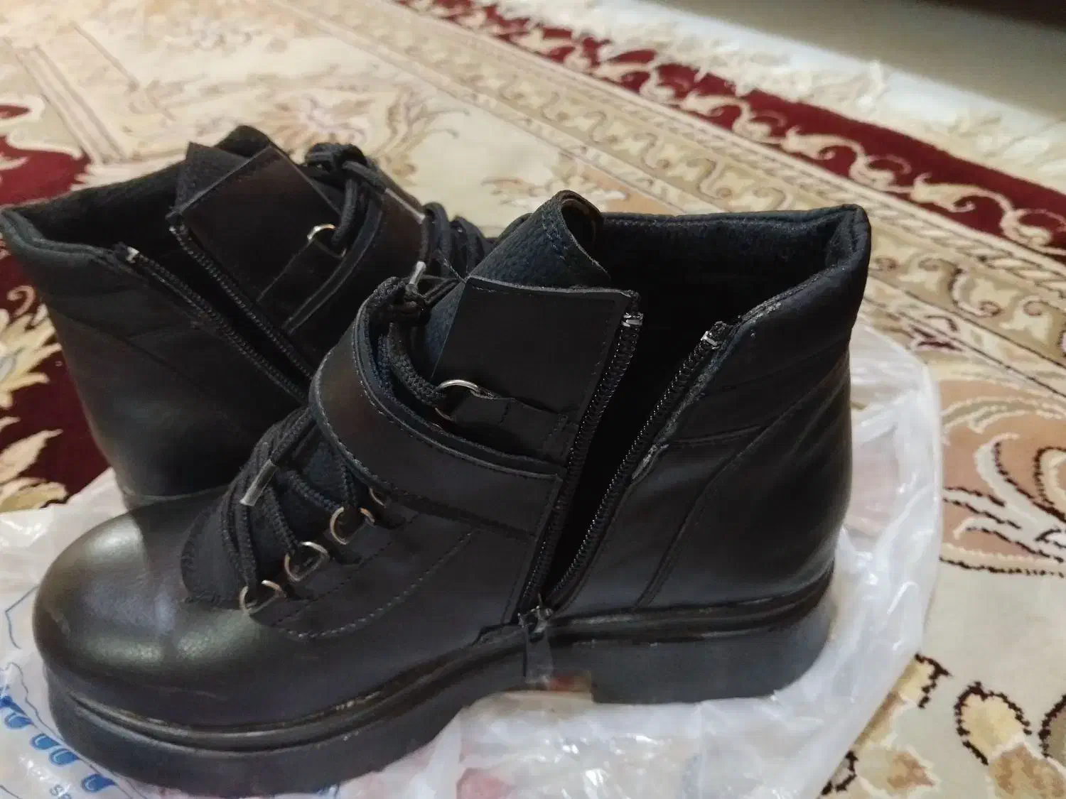 نیم بوت|کیف، کفش، کمربند|لاهیجان, کاروانسرابر|دیوار