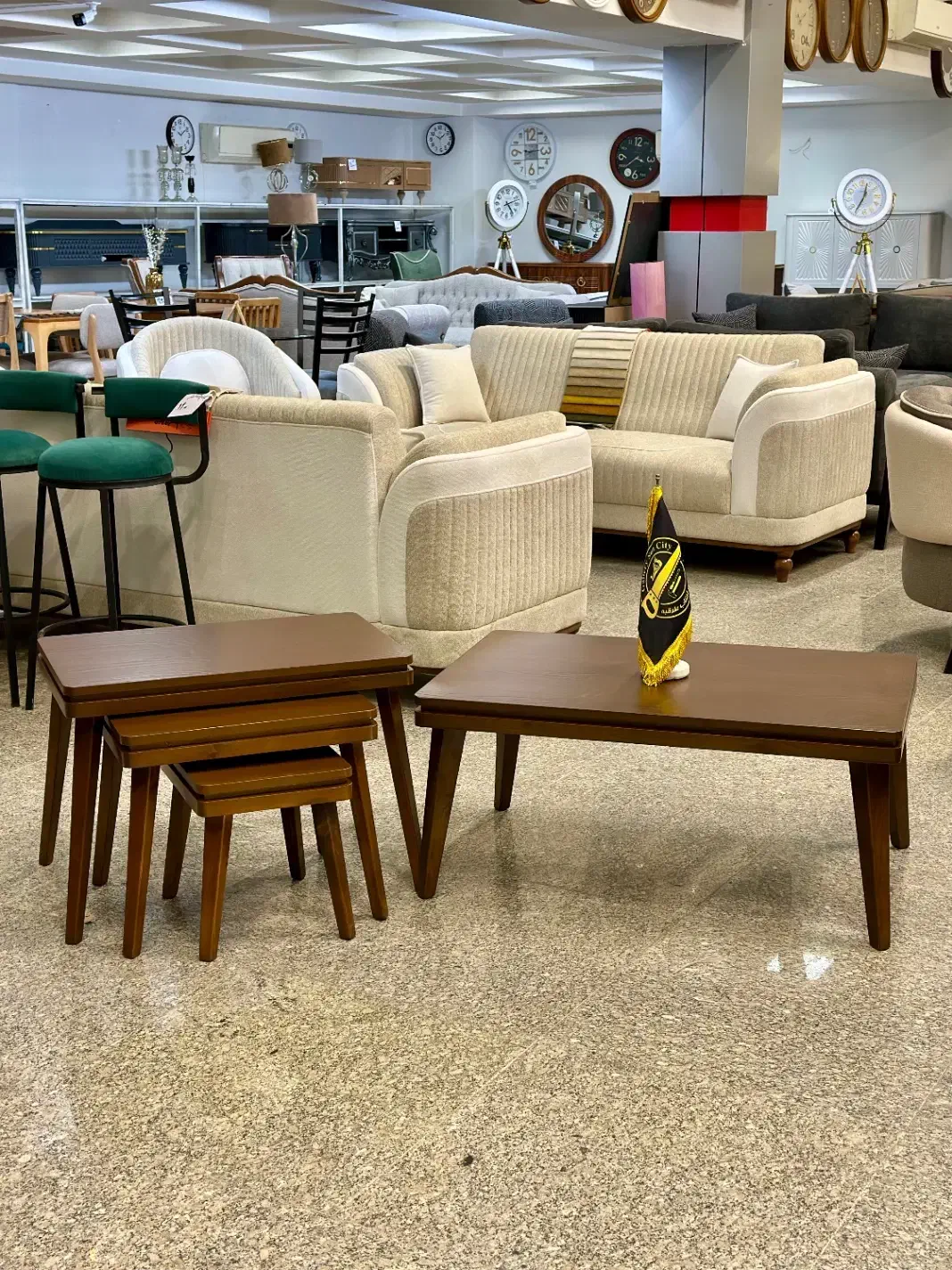 جلو مبلی مینیمال ۴ تیکه|مبلمان خانگی و میز عسلی|طرقبه, |دیوار