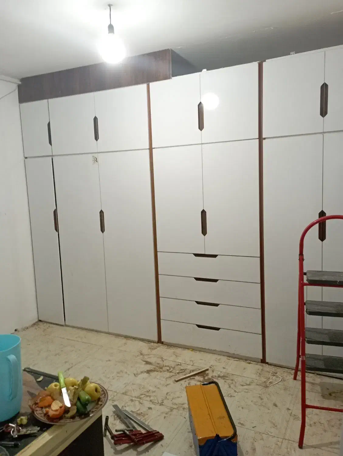 استخدام یک نفر نیرو کار در کارگاه کابینت سازی|استخدام معماری، عمران و ساختمانی|بم, |دیوار