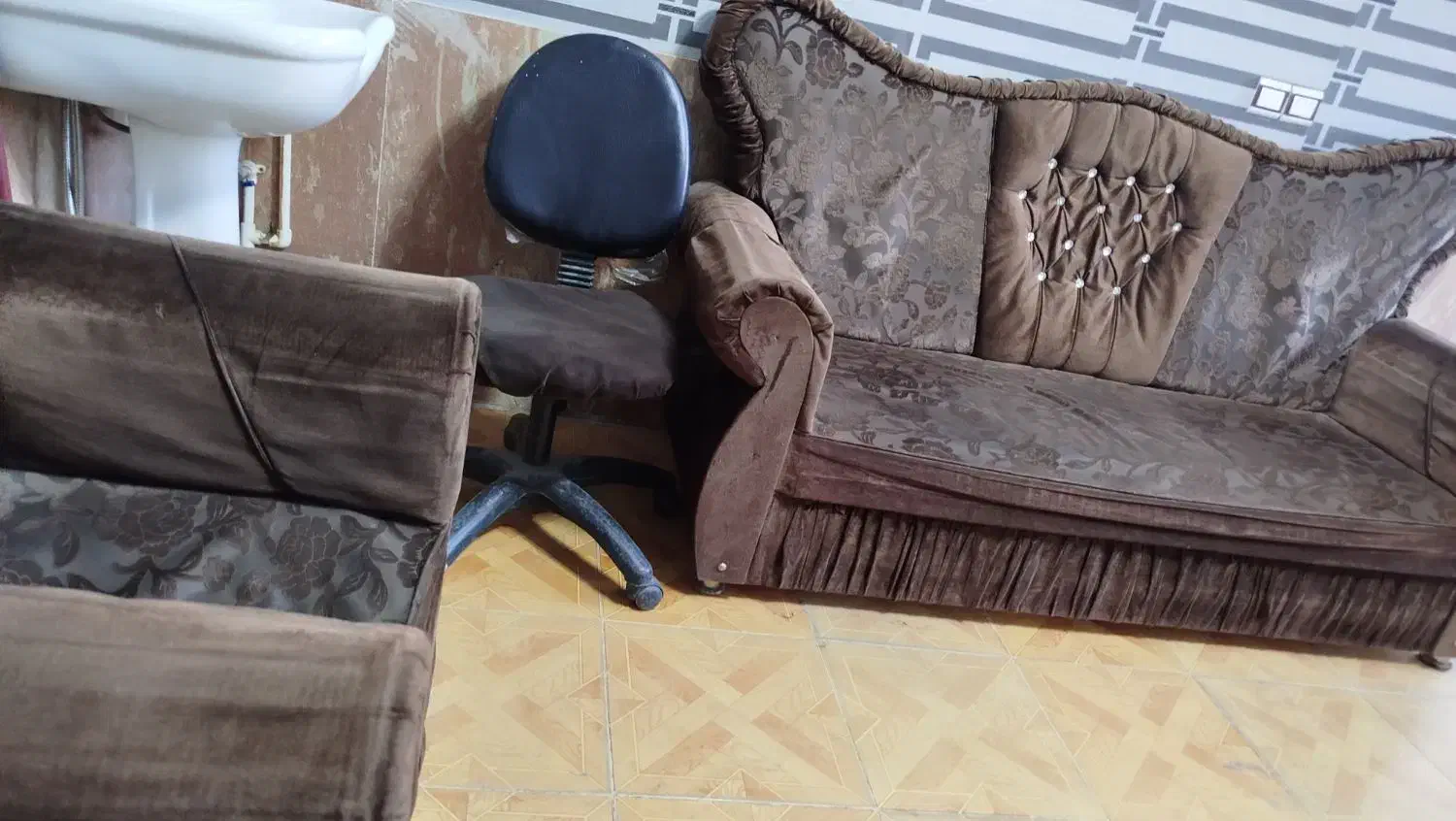 لوازم آرایشگاه|آرایشگاه و سالنهای زیبایی|هریس, |دیوار