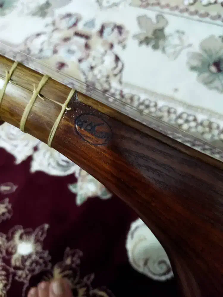 سه تار هاتف ملکشاهی|سازهای سنتی|نظرآباد, رسالت|دیوار