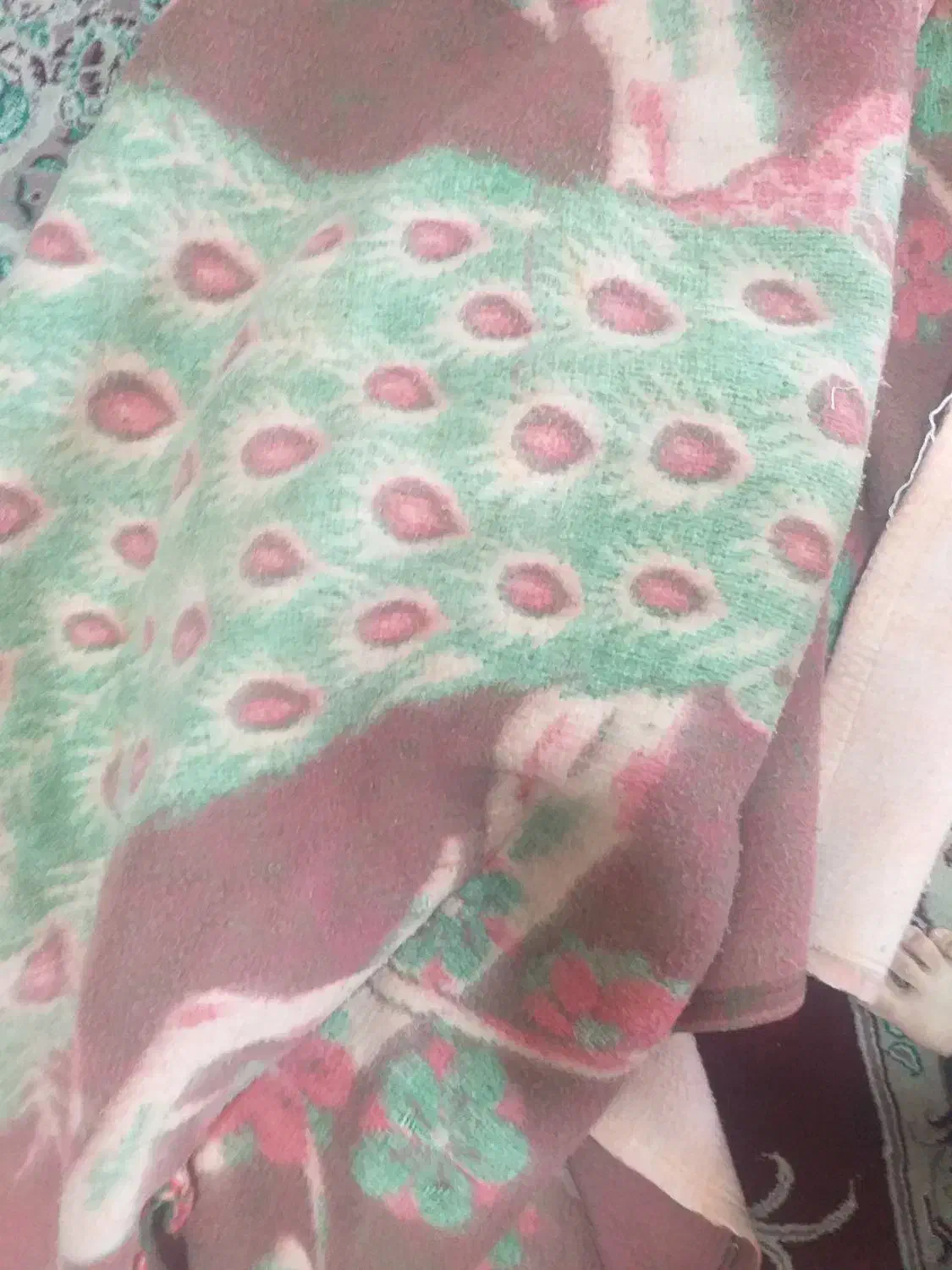 پتو|رختخواب، بالش، پتو|قم, جمکران|دیوار