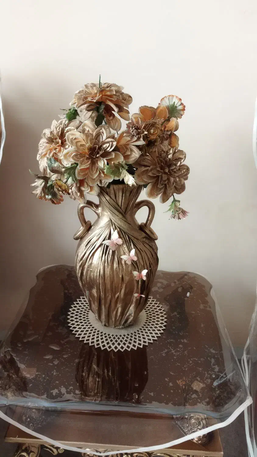 تعدادی گل و گلدان|گل مصنوعی|ایلام, |دیوار