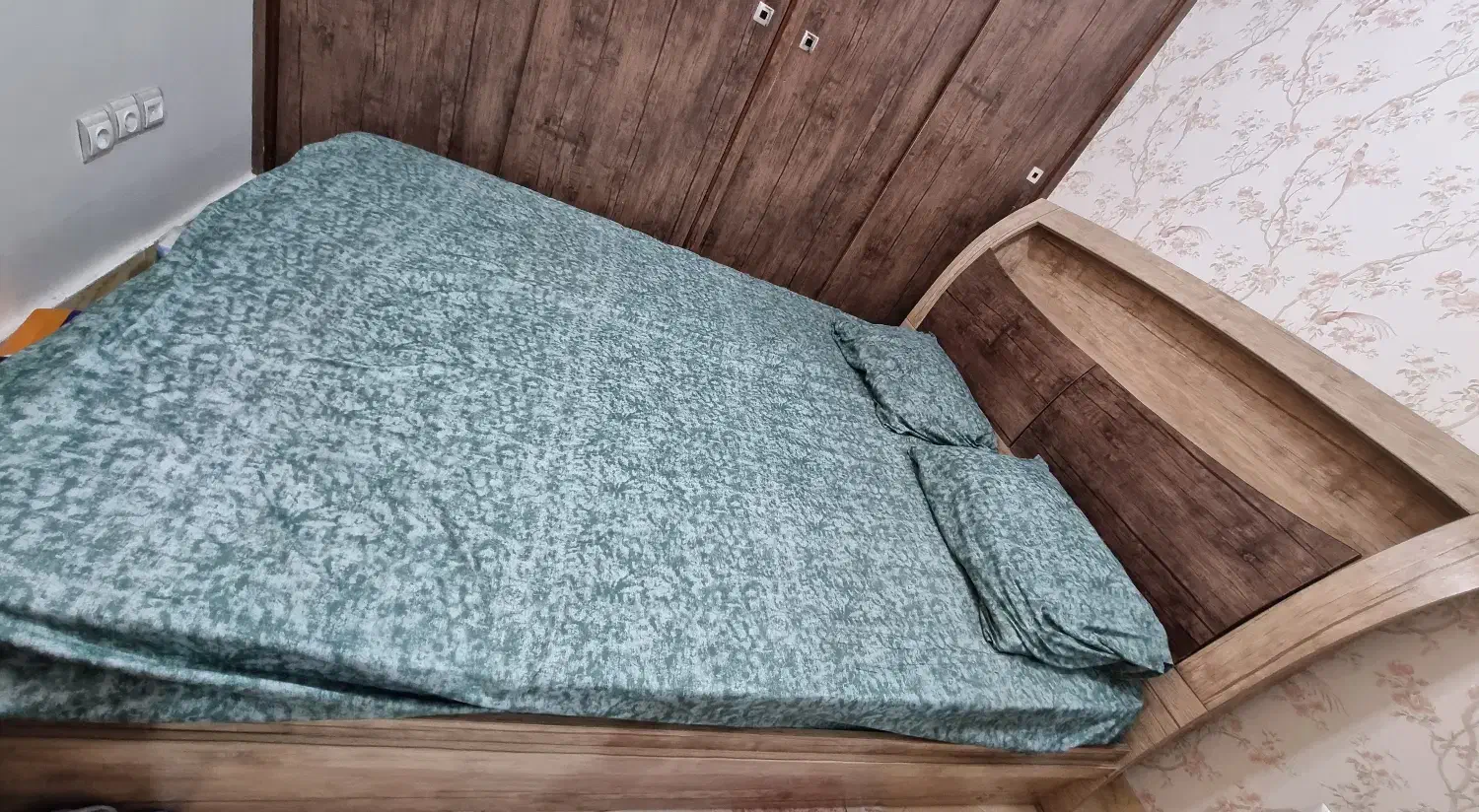 تخت دونفره و درایور و جای کفشی|تخت و سرویس خواب|رشت, معلم|دیوار