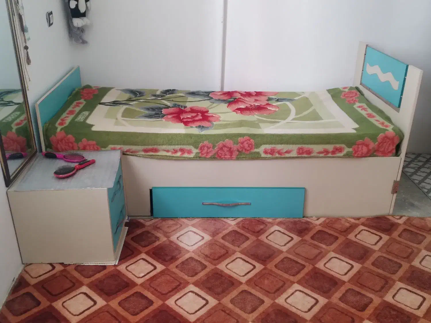 تخت یک نفره ام دی اف|تخت و سرویس خواب|کلاشی, |دیوار