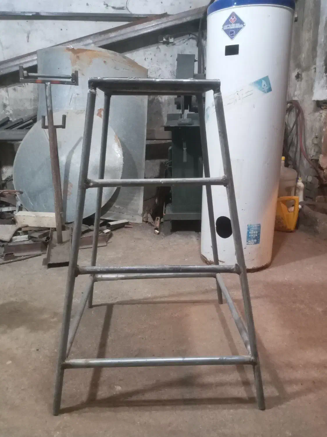 چهار پایه|صندلی و نیمکت|شوشتر, |دیوار