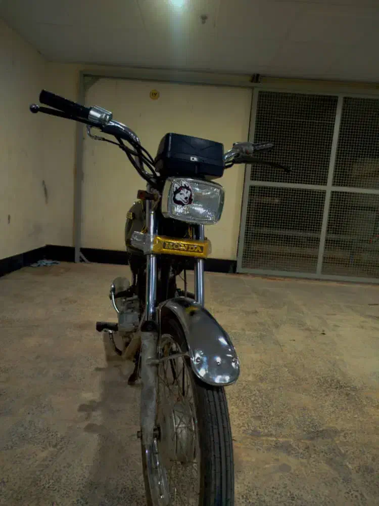 موتورسیکلت|موتورسیکلت|شیراز, سرو|دیوار