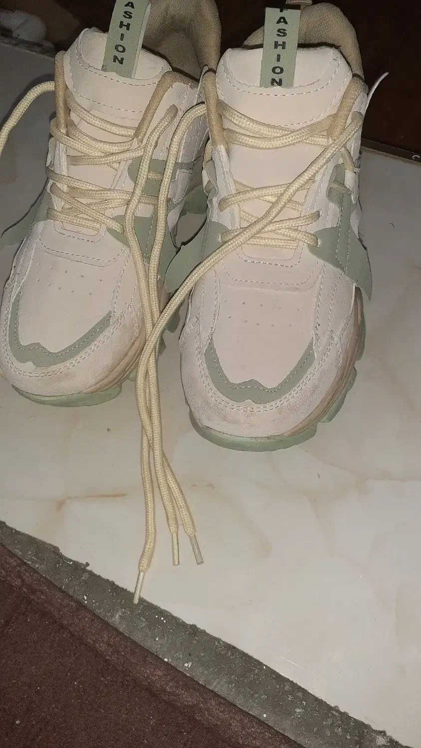 کفش اسپرت|کیف، کفش، کمربند|دینور, |دیوار