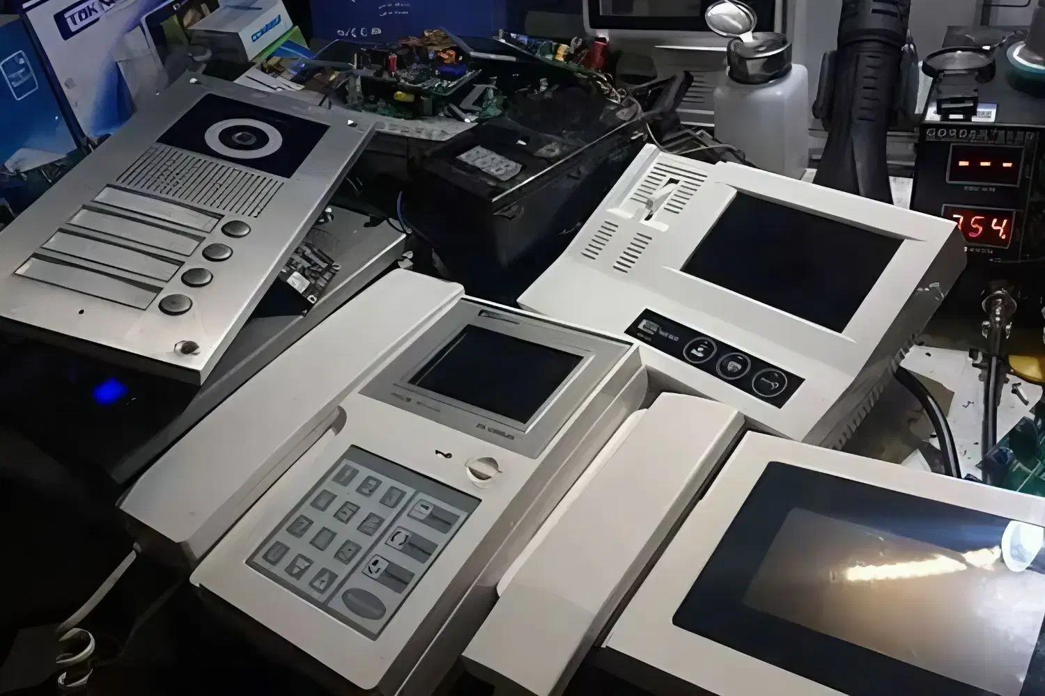 تعمیرات پرژکتور،آیفون تصویری، لامپ، بخاری برقی|خدمات پیشه و مهارت|همدان, |دیوار