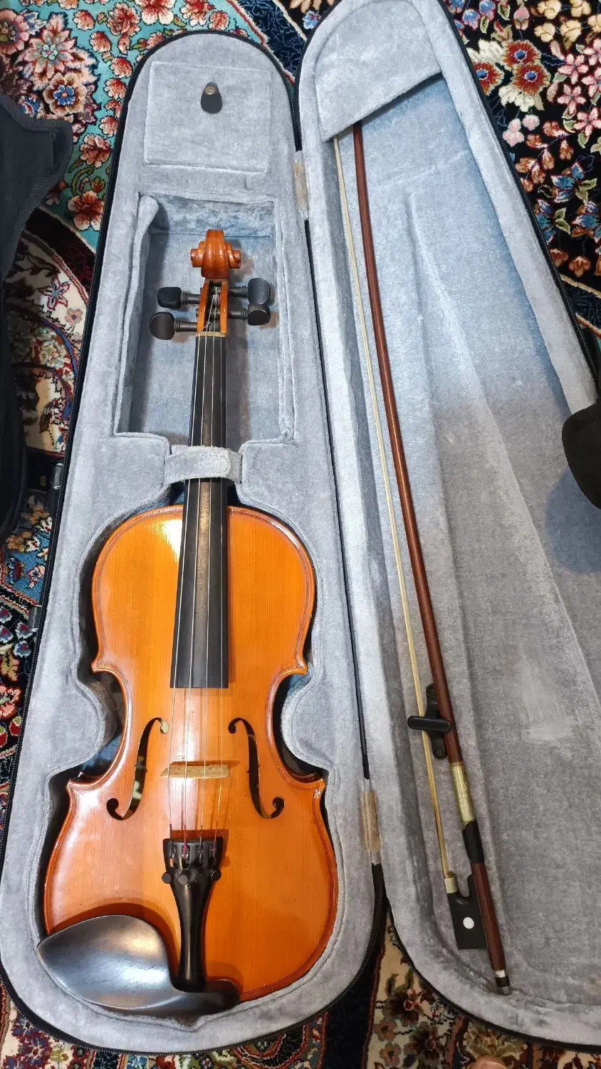فروش دو عدد ویولن بسیار تمیز با قیمت مناسب|ویولن|بندرعباس, |دیوار