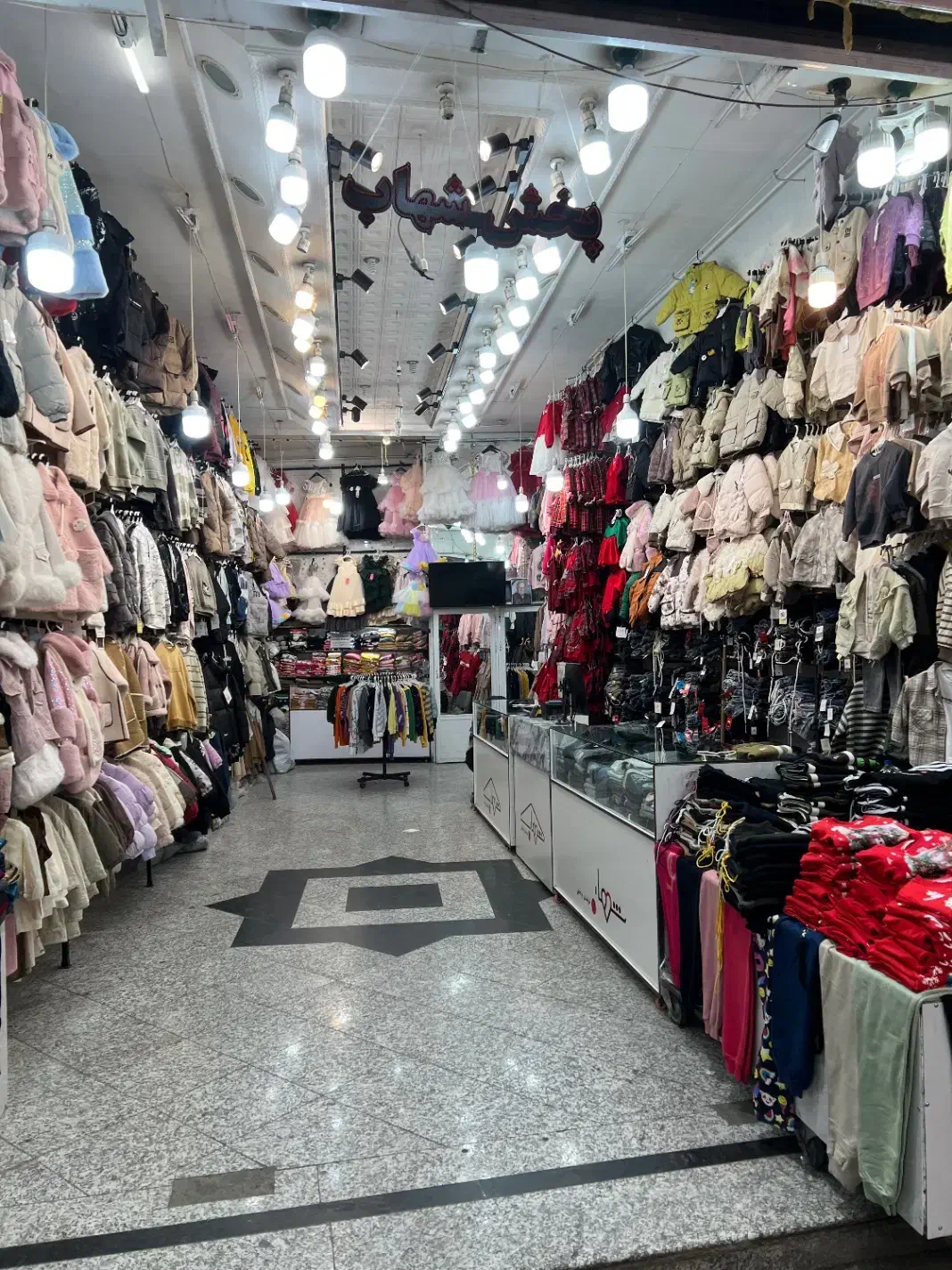 فروشنده ماهر خانم|استخدام بازاریابی و فروش|اردبیل, |دیوار