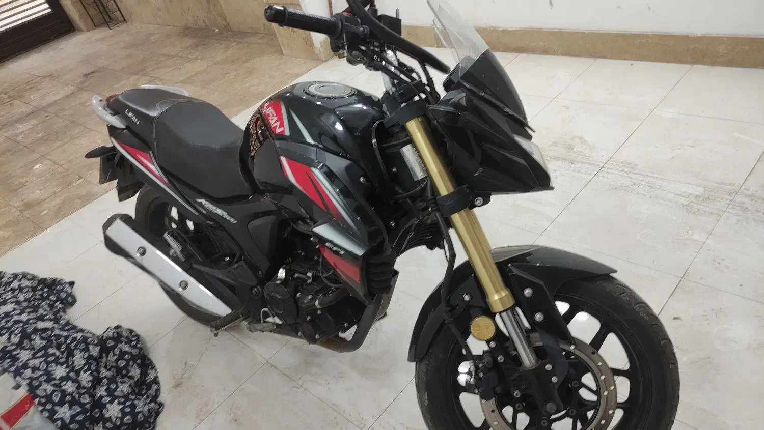 موتور ۲۰۰سی سی لیفان|موتورسیکلت|قم, چهل درخت‎|دیوار