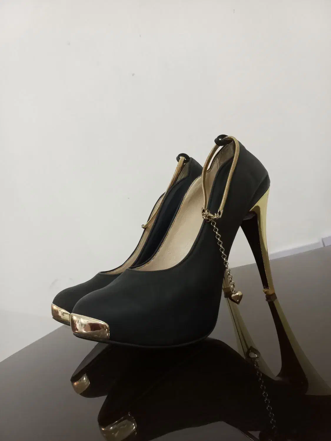 کفش|کیف، کفش، کمربند|مشهد, چهاربرج|دیوار