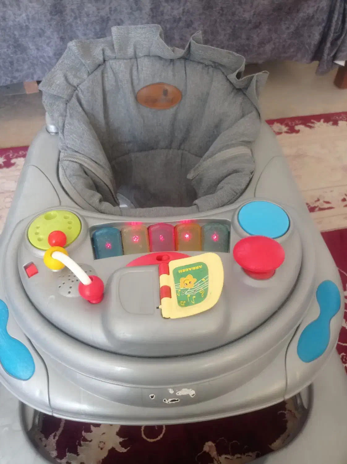 لوازم نوزاد.لباس.گهواره.|اسباب و اثاث بچه|شیراز, میانرود|دیوار