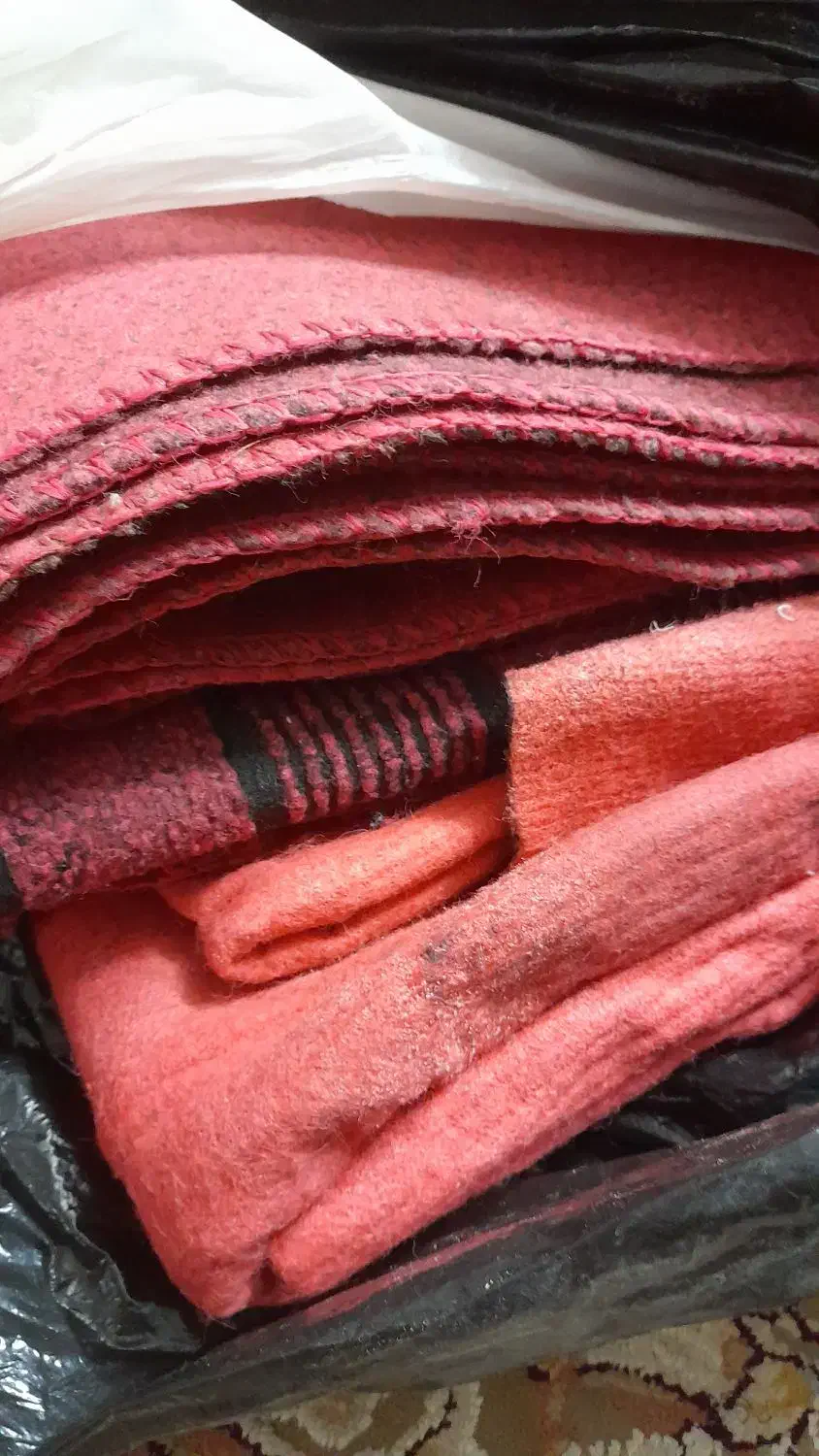 موکت ۲×۳ و۳تا کناره۳×۱ یک والان روتختی|موکت|مشهد, موسوی قوچانی|دیوار