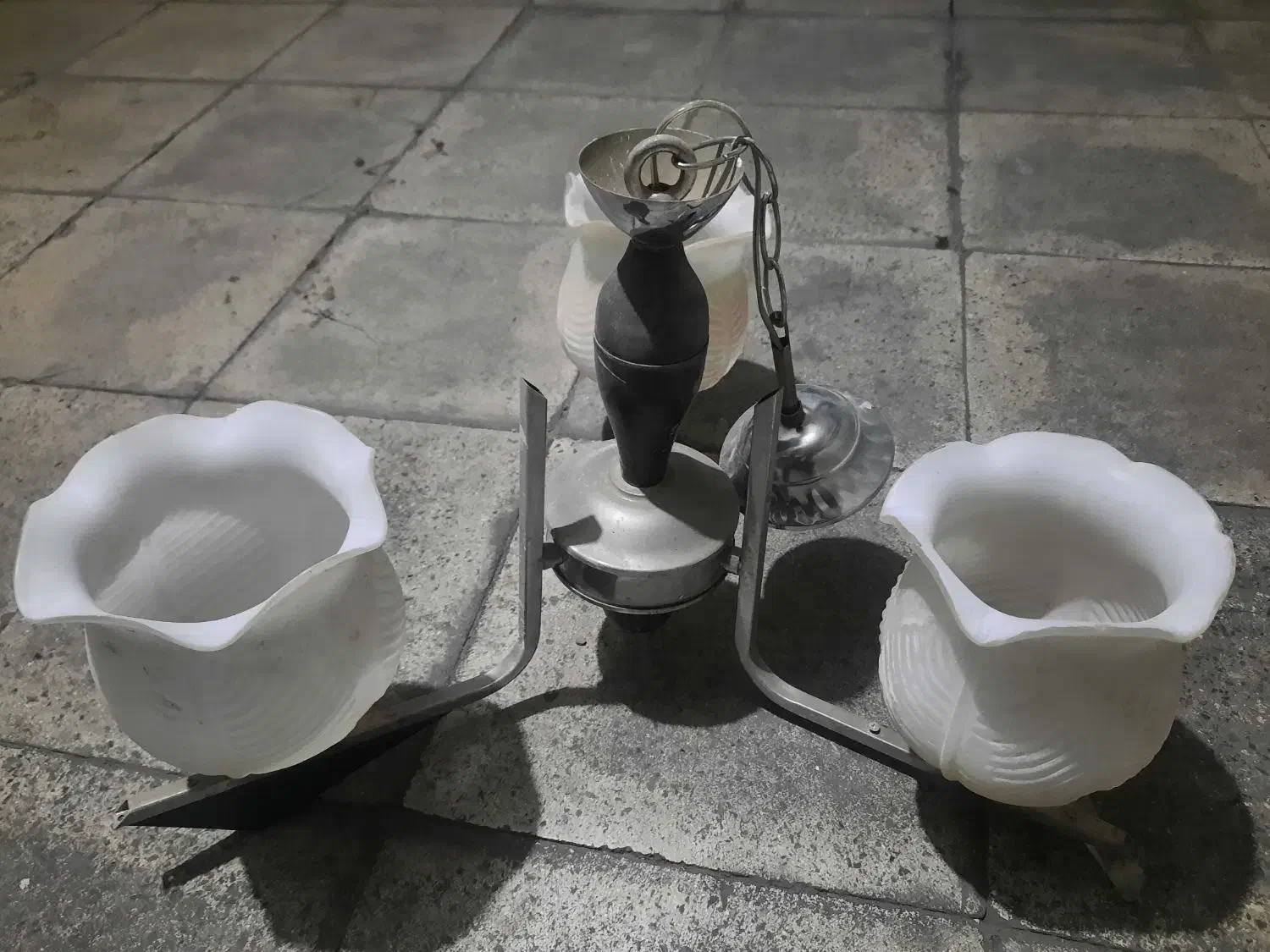 لوستر لاله|لوستر و چراغ آویز|اندیشه, اندیشه فاز ۱|دیوار