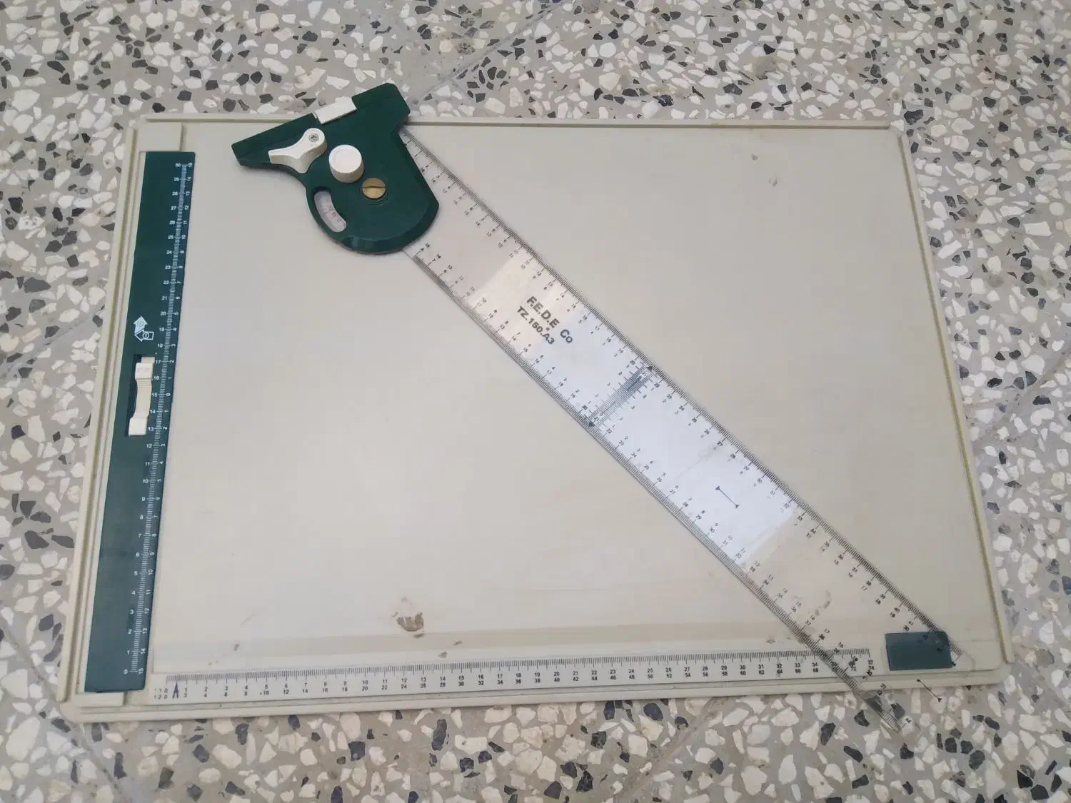 خط کش مهندسی و تخته رسم|لوازم التحریر|گنبد کاووس, |دیوار