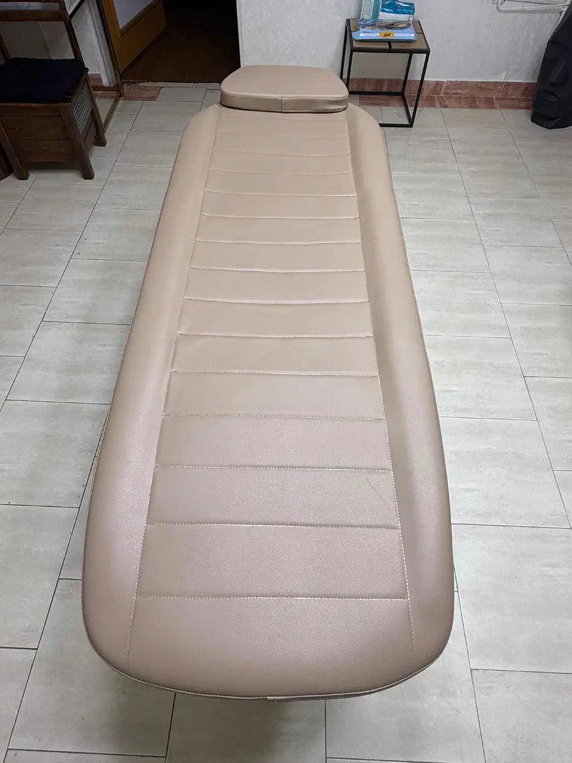 تخت ماساژ|آرایشگاه و سالنهای زیبایی|رشت, گلباغ نماز|دیوار