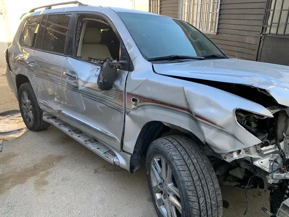 لندکروز نقره ای مدل ۲۰۱۰ تصادفی|خودرو سواری و وانت|تهران, مرادآباد|دیوار