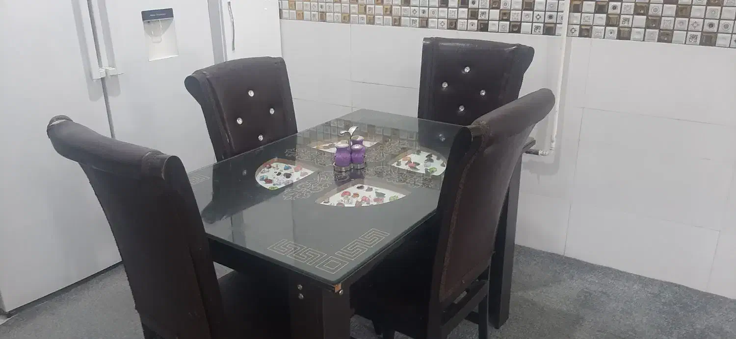 میزغذاخوری ۴نفره  به علت تغییر دکوراسیون فروخته می|میز و صندلی غذاخوری|اندیمشک, |دیوار