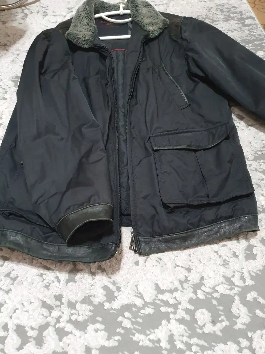 کاپشن|لباس|شاهینشهر, شهرک میلاد|دیوار