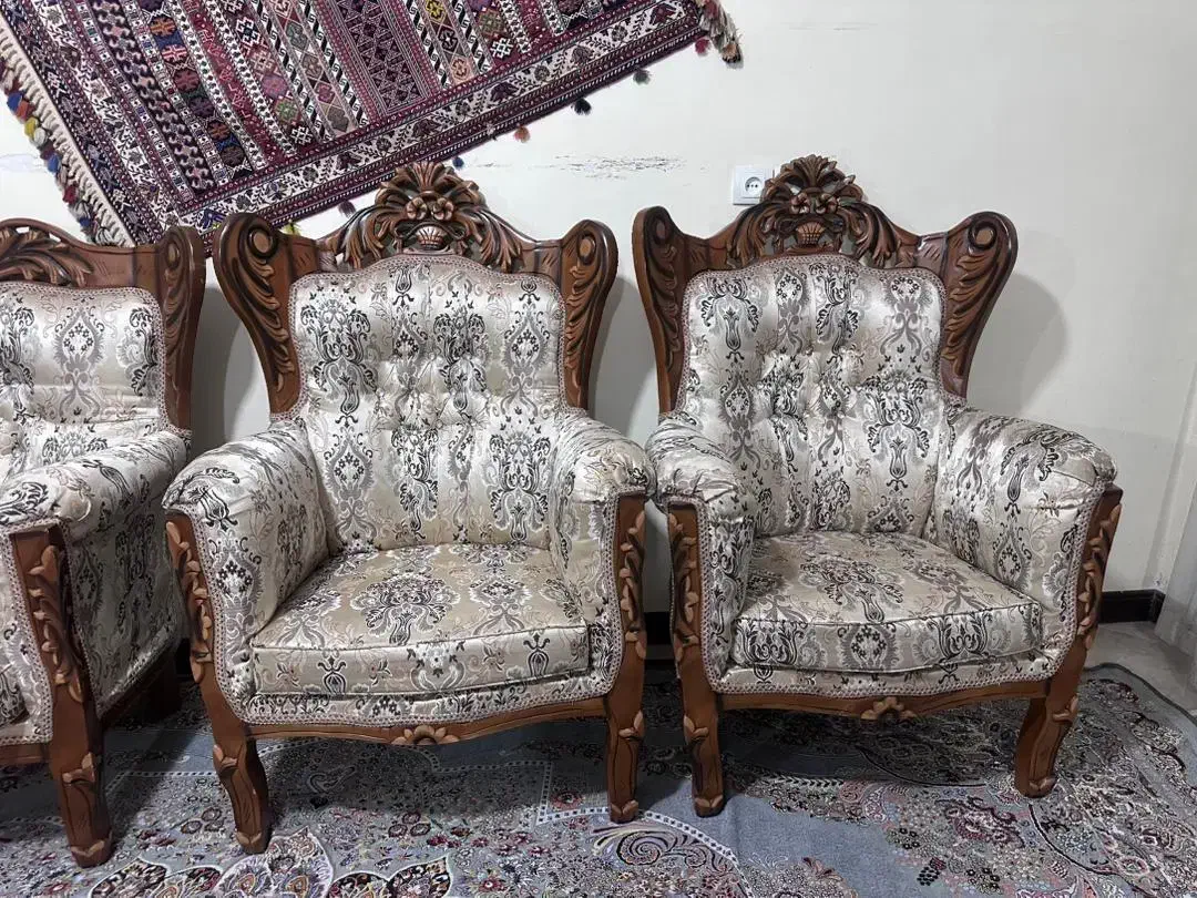 فروش مبل سلطنتی ۹نفره ومیزنهارخوری ۶نفره|مبلمان خانگی و میز عسلی|سیرجان, |دیوار