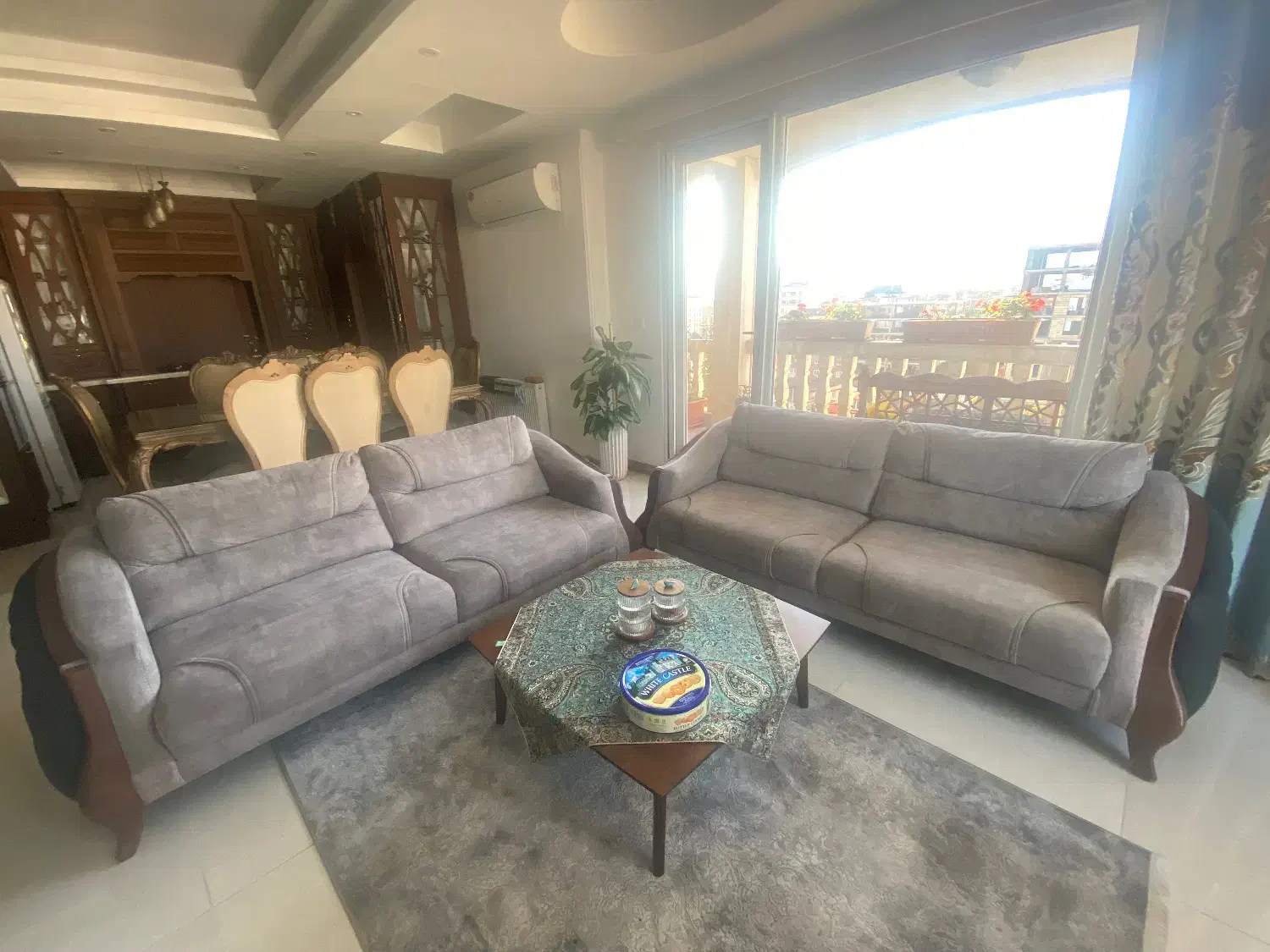 مبل و جلومبلی و ۲عدد عسلی فقط 20/۰۰۰/۰۰۰ تومان|مبلمان خانگی و میز عسلی|تنکابن, |دیوار