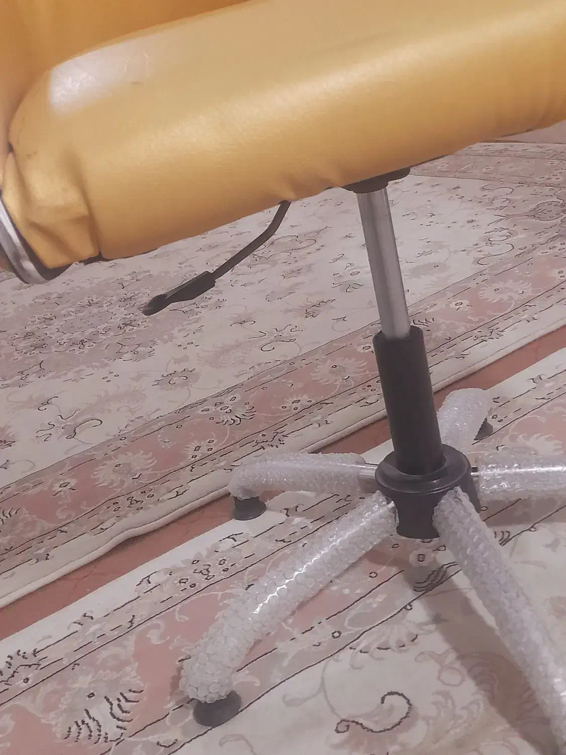 صندلی چرم چرخی|صندلی و نیمکت|مشگین شهر, |دیوار