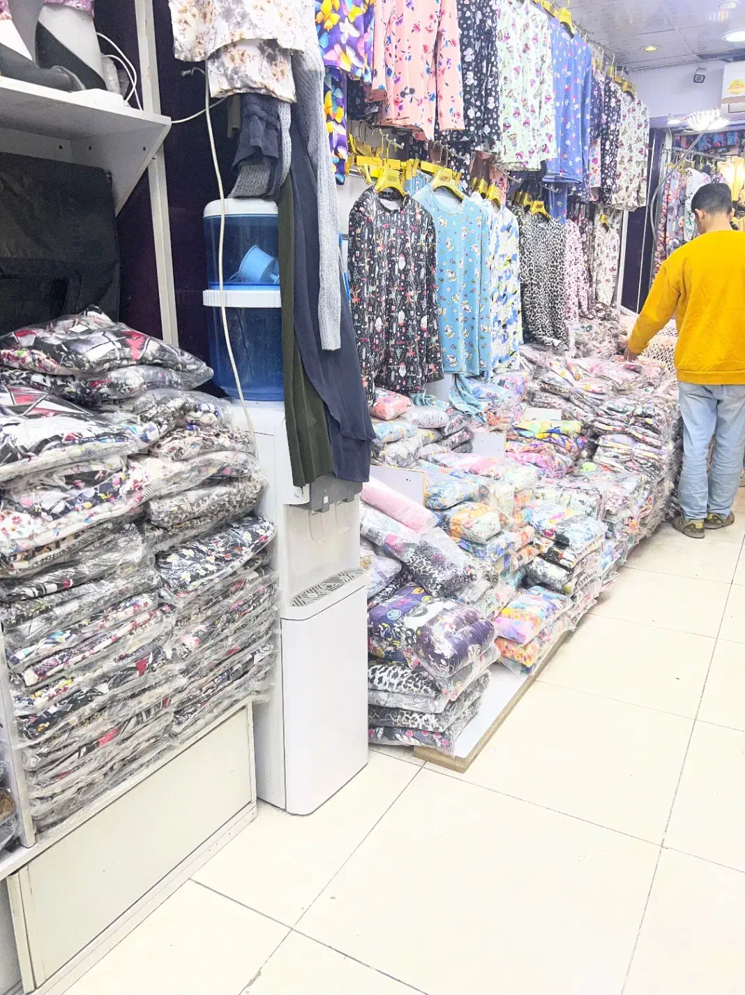 فروشنده آقا|استخدام بازاریابی و فروش|تهران, بازار|دیوار