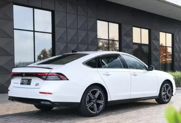 حواله هوندا آکورد۲۰۲۵|خودرو سواری و وانت|لاهیجان, شیشه گران|دیوار