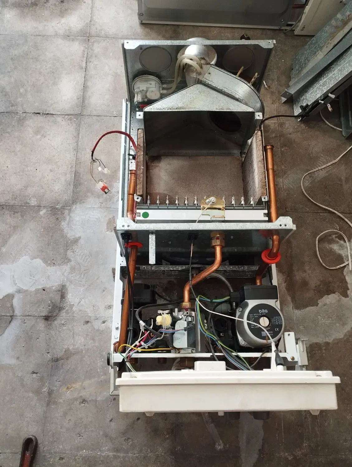 تعمیر لوازم گازسوز آبگرمکن و پکیج بخاری طبق قیمت|خدمات پیشه و مهارت|شیراز, کوی زهرا|دیوار