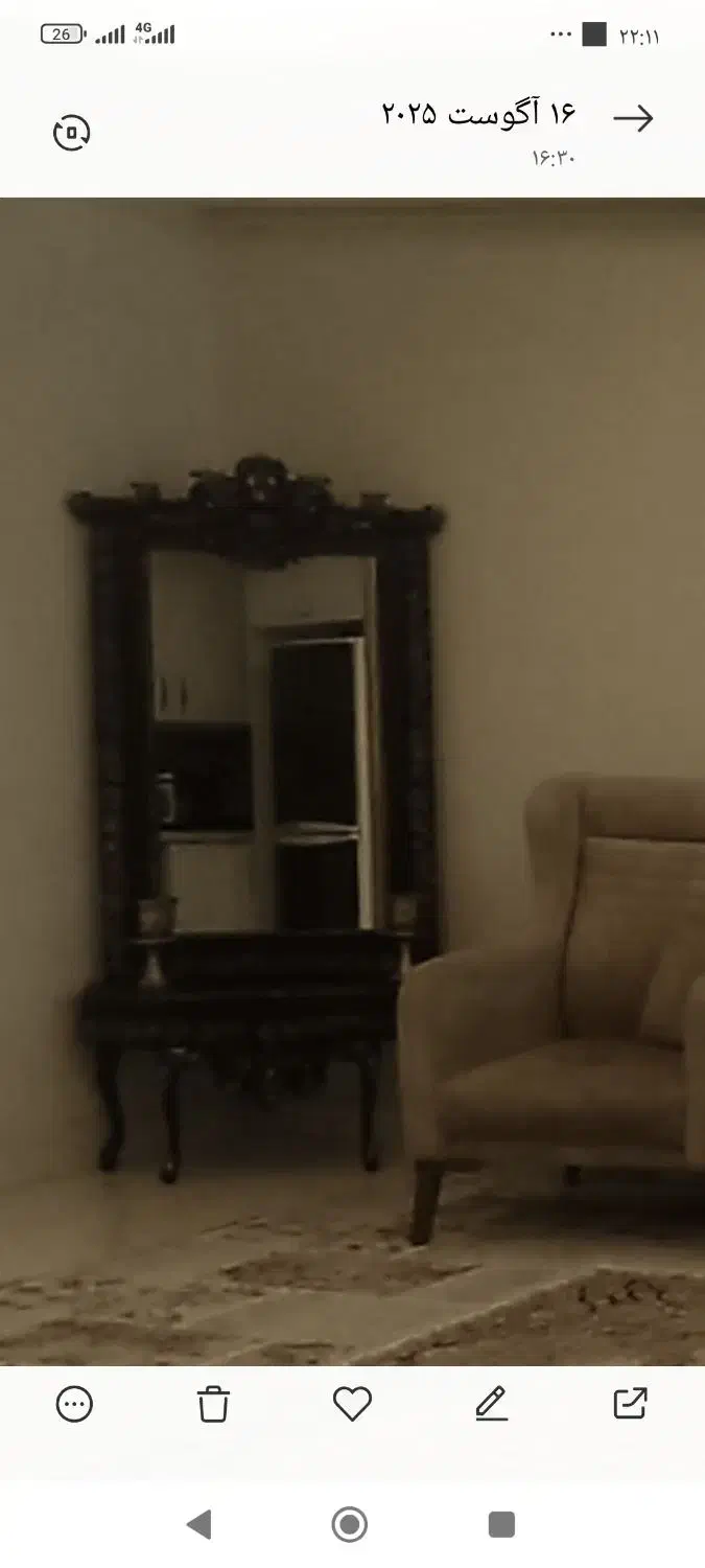 آینه و کنسول قهوه ای طلایی|مبلمان خانگی و میز عسلی|سنندج, |دیوار